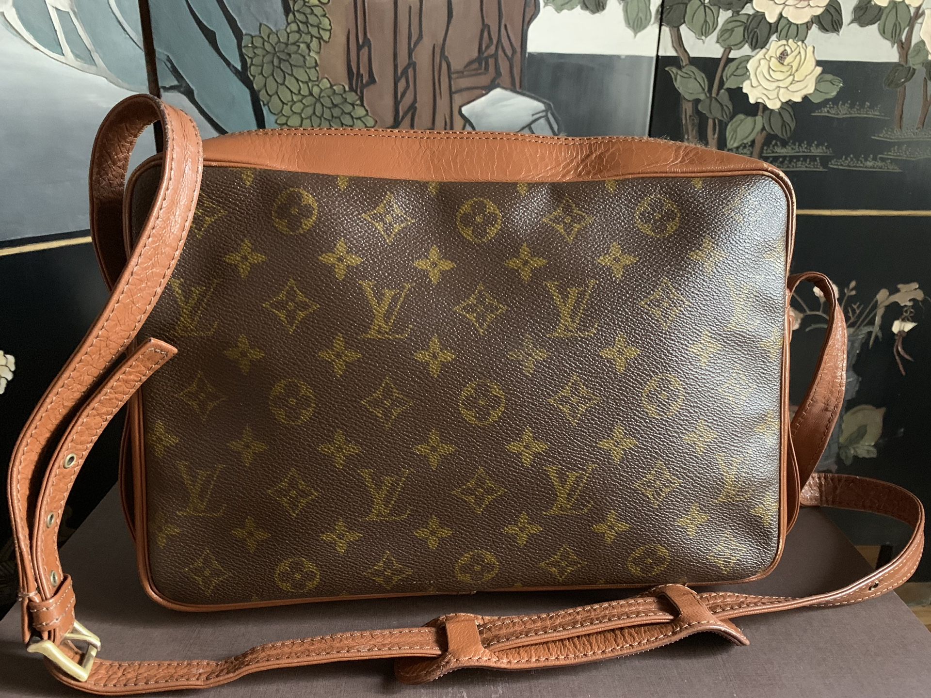 Authentic Louis Vuitton Bandolier Sling for Sale in Tampa, FL - OfferUp