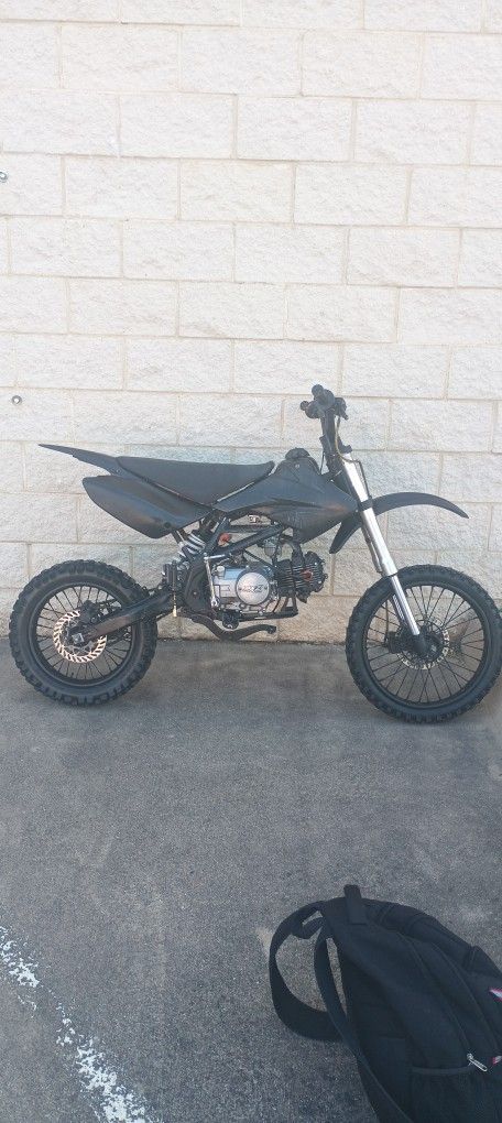 Apollo RZF 125 Dirt Bike