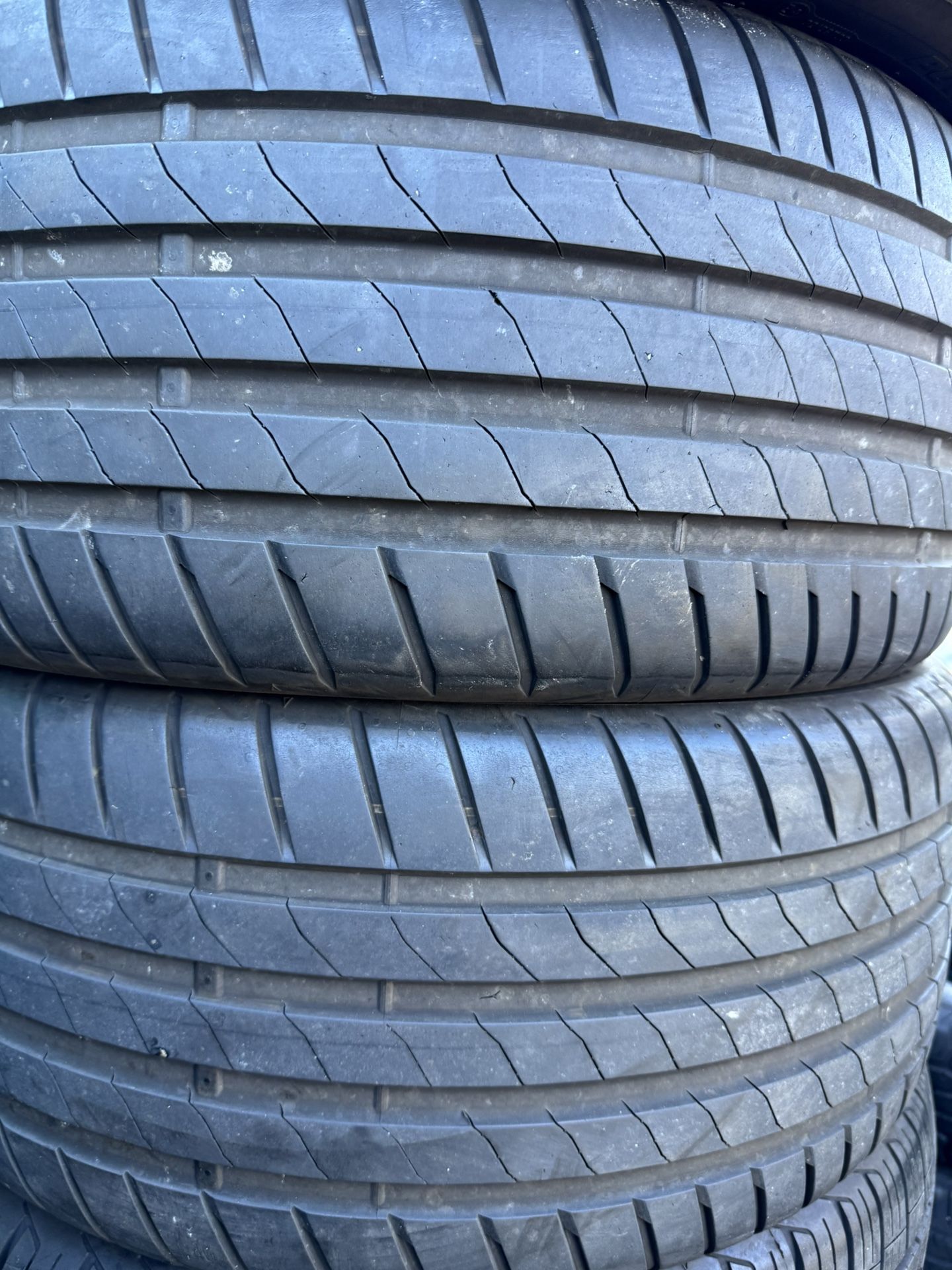 (2) 255/40R20 PAIR OF USED TIRES BRIDGETONE 70% LIFE !!