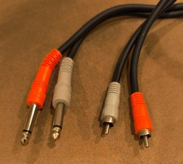 Hosa Stereo Interconnect Cable – Dual 1/4-inch TS Male-Dual RCA Male, 4 meter