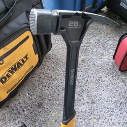28 Oz DeWalt Framing Hammer(NEVER USED) WITH TAGS