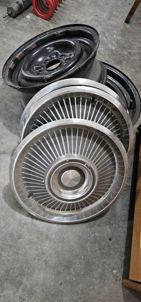 Mustang Hubcaps