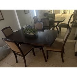 Dining Table In Perfect Condition