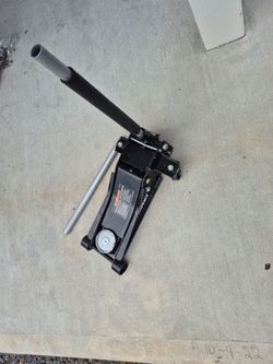 Husky jack 2-1/2 ton low profile floor jack Working Very Well