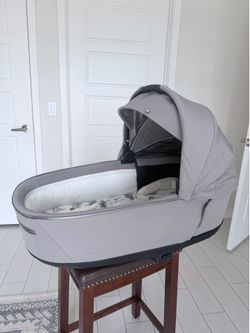 Cybex Priam Lux Carry Cot with adaptors