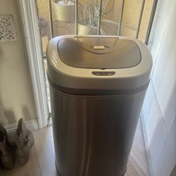 Motion Big Kitchen Trash Can