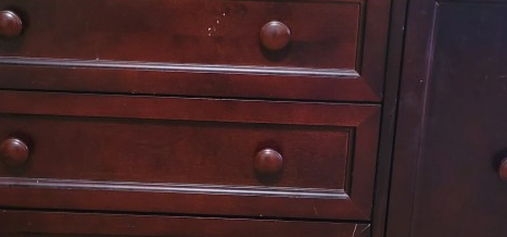Solid wood dresser / Chest of drawers