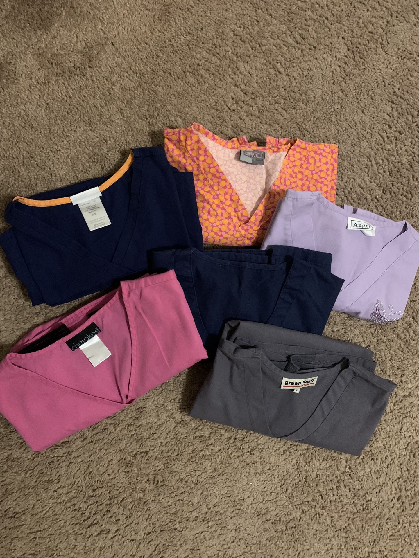 Scrub tops count of 6, all size M and cotton fabric