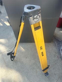 GeoMax Heavy-Duty  Clamp Tripod - Round Head Model Number: 833660