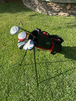 Gd. Cond. Juniors Complete 8 Golf Club Set W Bag