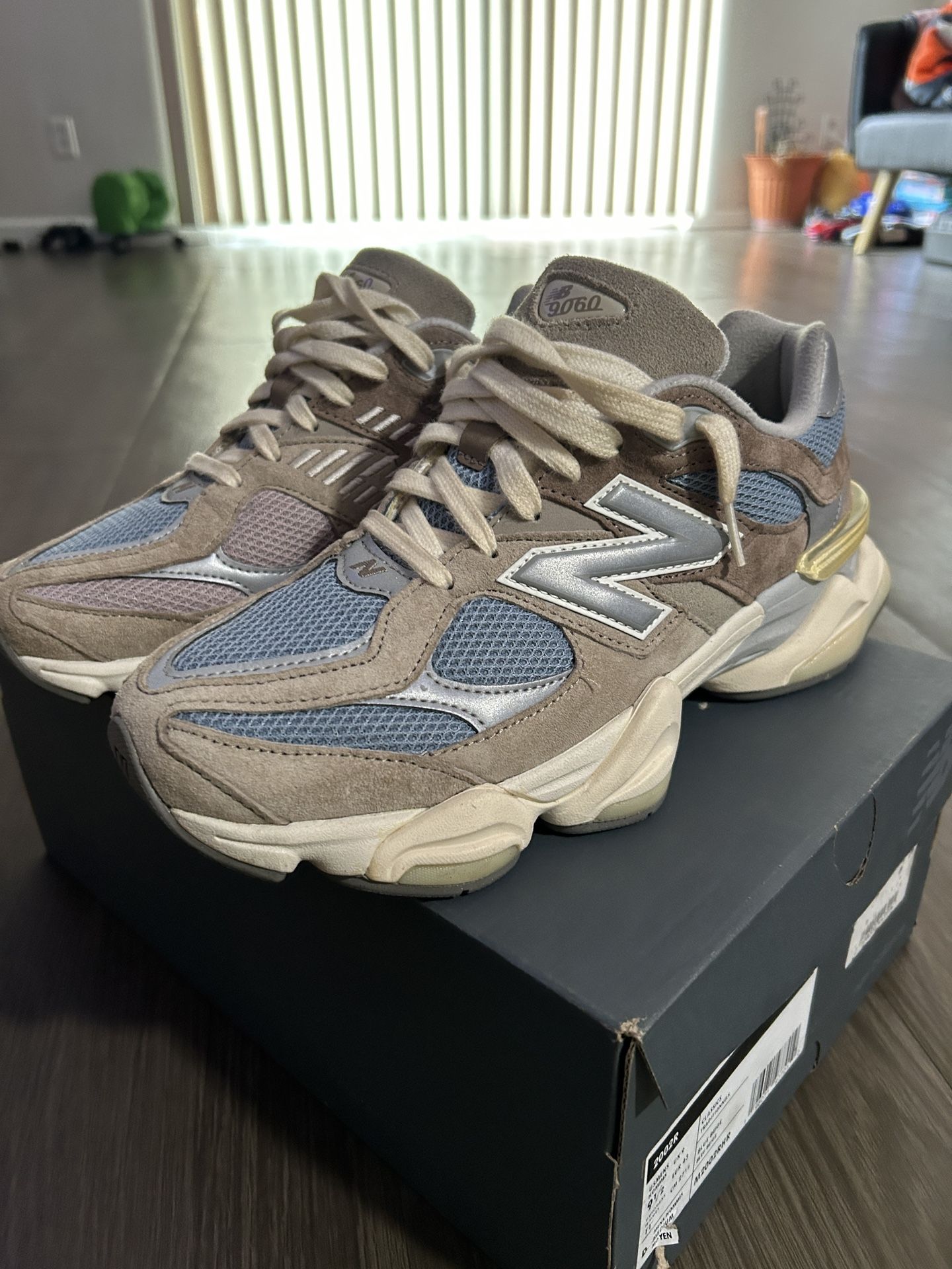 New Balance 9060 Size 9.5