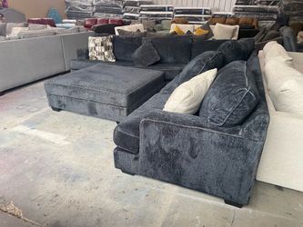 Sectionals and ottoman 🫧