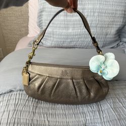 Stunning vintage/y2k pink Coach small shoulder bag