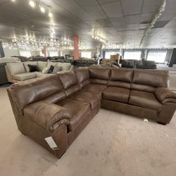 Bladen Coffee RAF Sectional (2 Piece) & Couch 