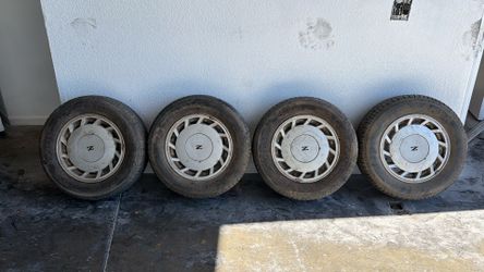 Nissan 300zx Original 15 Inch aluminum wheels with center caps