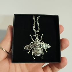 Luxury Bee Charm Necklace On Silver Chain In Jewelry Box