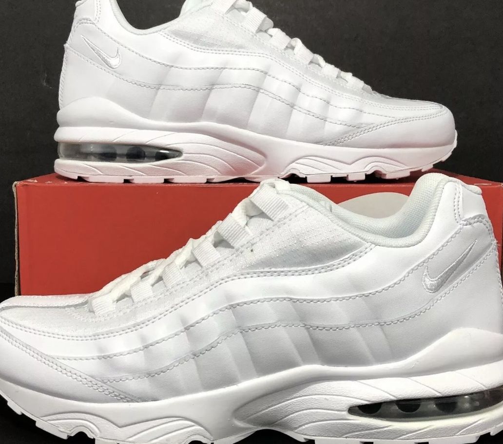 Air Max 95 (GS) YOUTH UNISEX White Metallic Silver Women's Size 8.5 for Sale in Tulare, CA - OfferUp