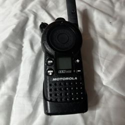 Motorola CLS 1410 Walkie-Talkie