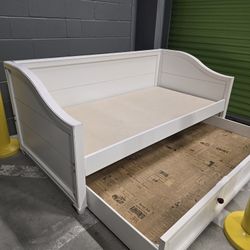 White Wooden Twin Daybed With Pull Out Trundle Bed 