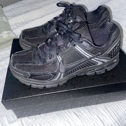 Nike Vomero’s Size 8.5