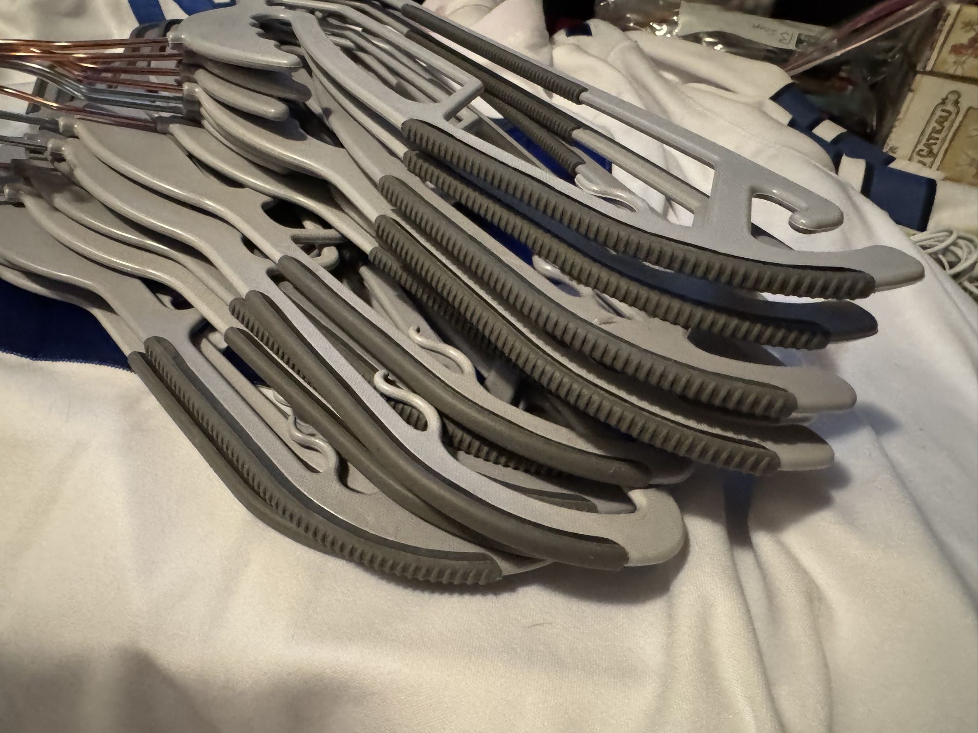 15. KIDS HANGERS - NEW CHILDREN CLOTHES HANGERS