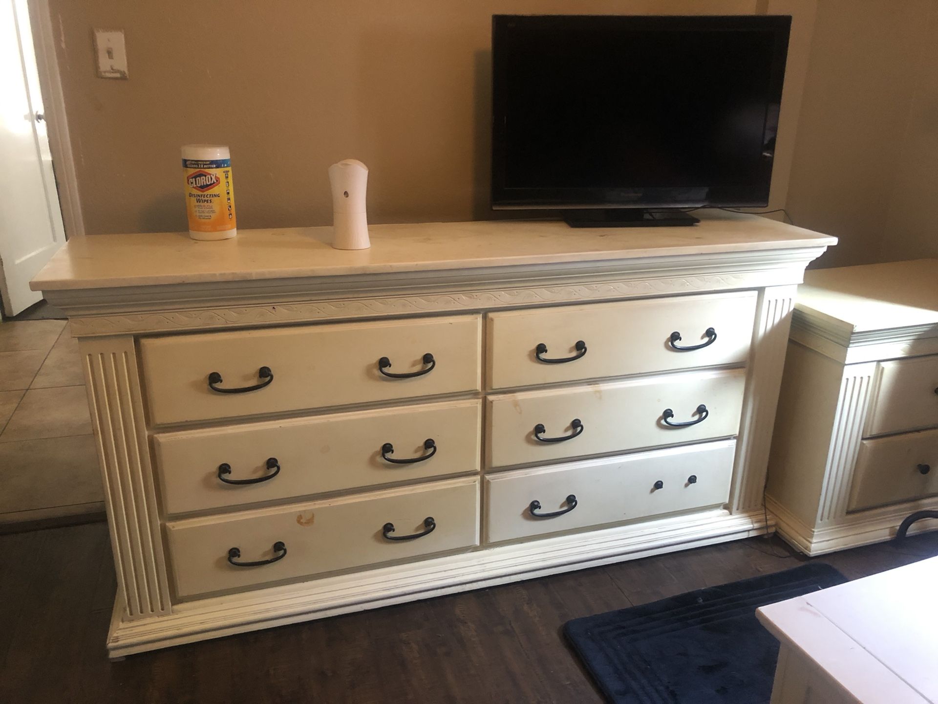 Dresser and night stand // Cajonera y buró