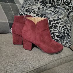 Size 8 Women's Burgundy  Boots
