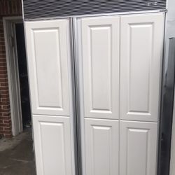 Sub-Zero Refrigrator + Freezer Stainless Steel.