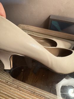 Size 9 1/2  Bandolino  Cream Shoes