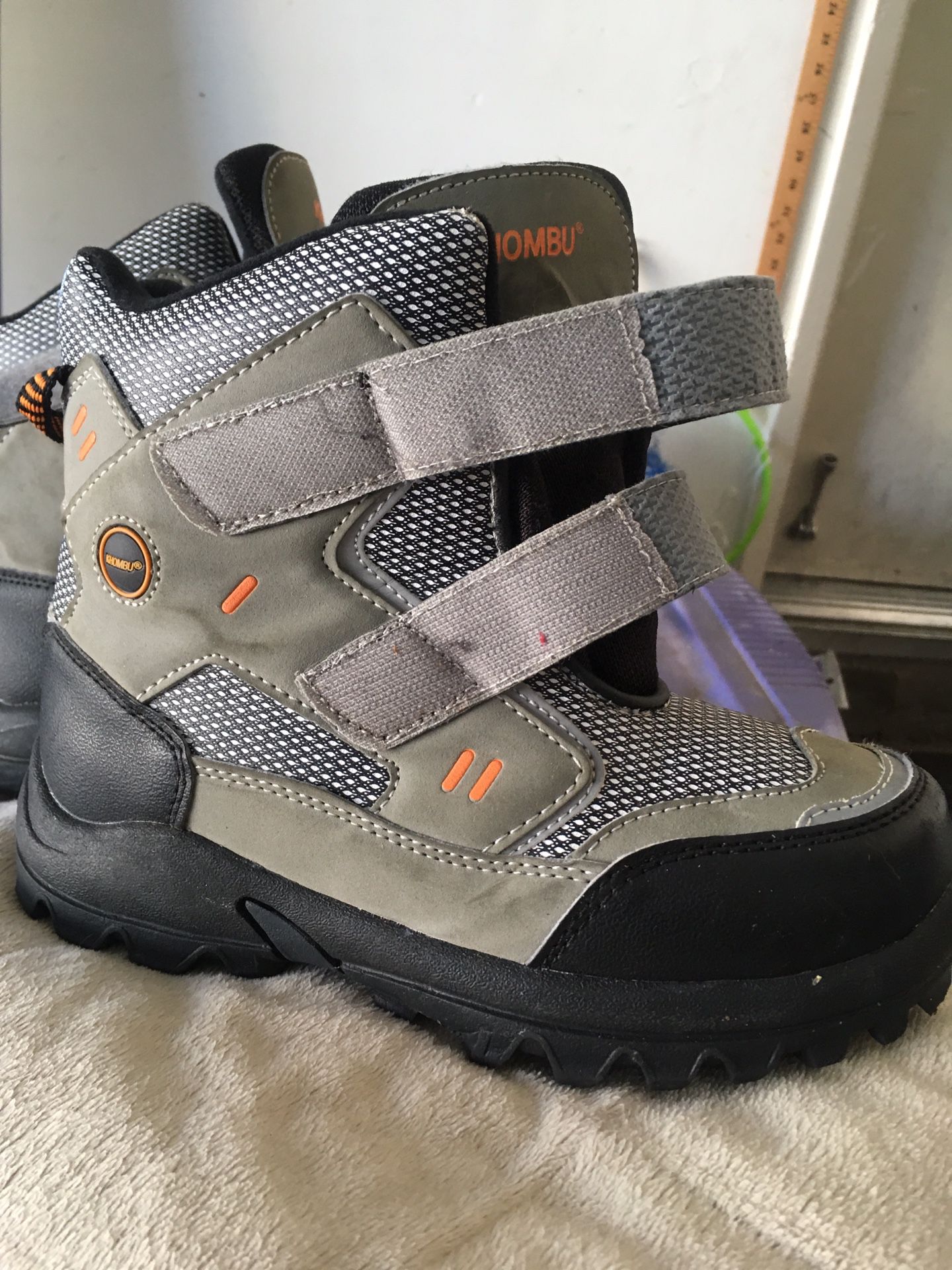 Snow boots for kids $10