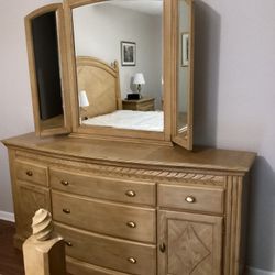 King bedroom set. 