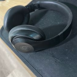Beats Studio 3 W/ Charger