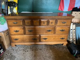 Vintage Solid Wood 7-Drawer Dresser – Early American Colonial Style