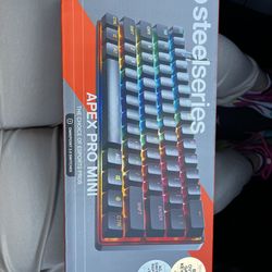 STEELSERIES APEX Pro keyboard
