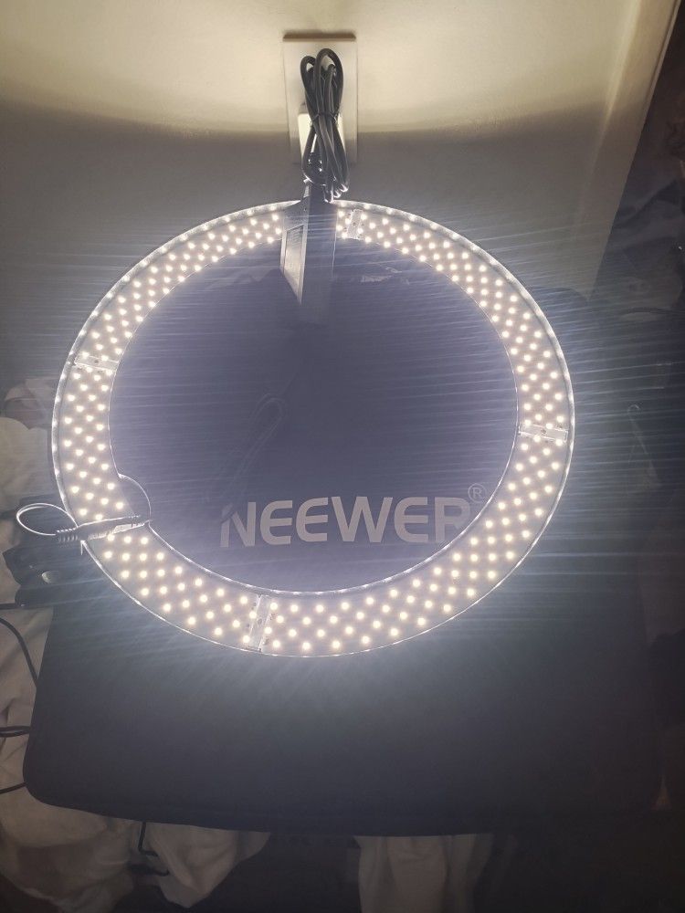 NEEWER 18' RING LIGHT WITH TRIPOD NEW