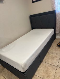 Bed frame\ mattress