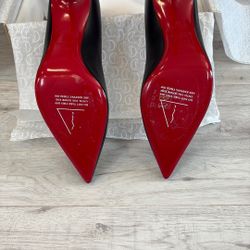 NEW Christian Louboutin Black Pumps 