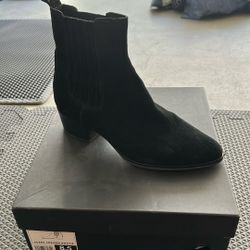Banana Republic Women’s Chelsea Boots Size 8.5