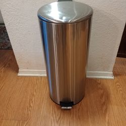 Stainless Steel 30 Liter Step-On Trash Can 