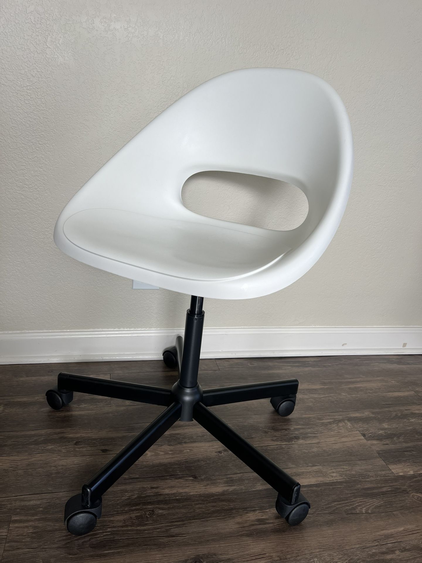 IKEA LOBERGET/MALSKÄR Swivel chair(White/Black)