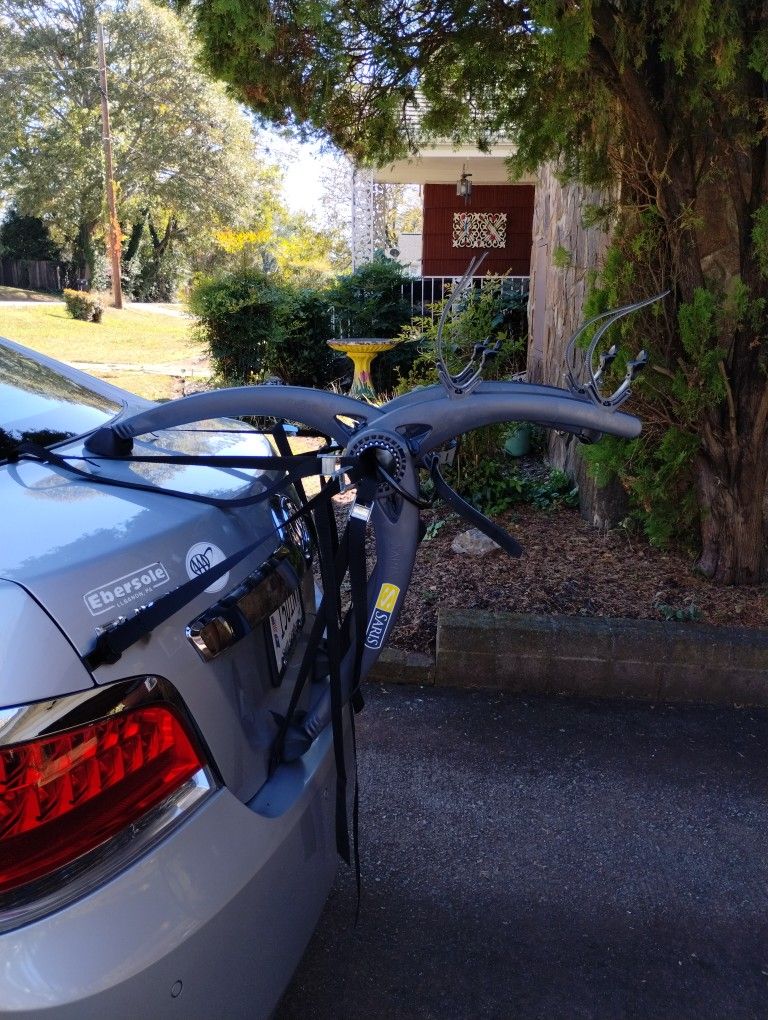 Like New, Saris Bones 2-Bike Trunk Rack
