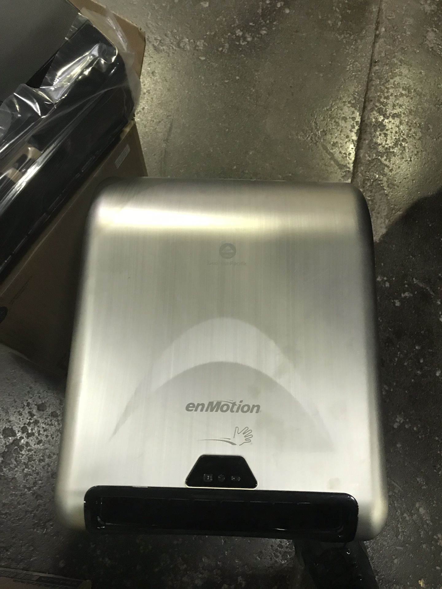 Enmotion paper towel dispenser