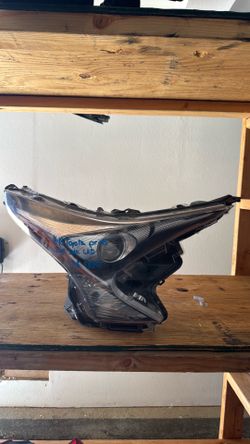 TOYOTA PRIUS RIGHT HEADLIGHT