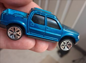 Maisto Diecast Ford Explorer Sport Trac Metallic Blue 1/64 Scale Pickup