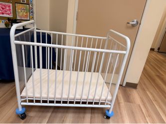 Commercial Daycare Crib with Mattress