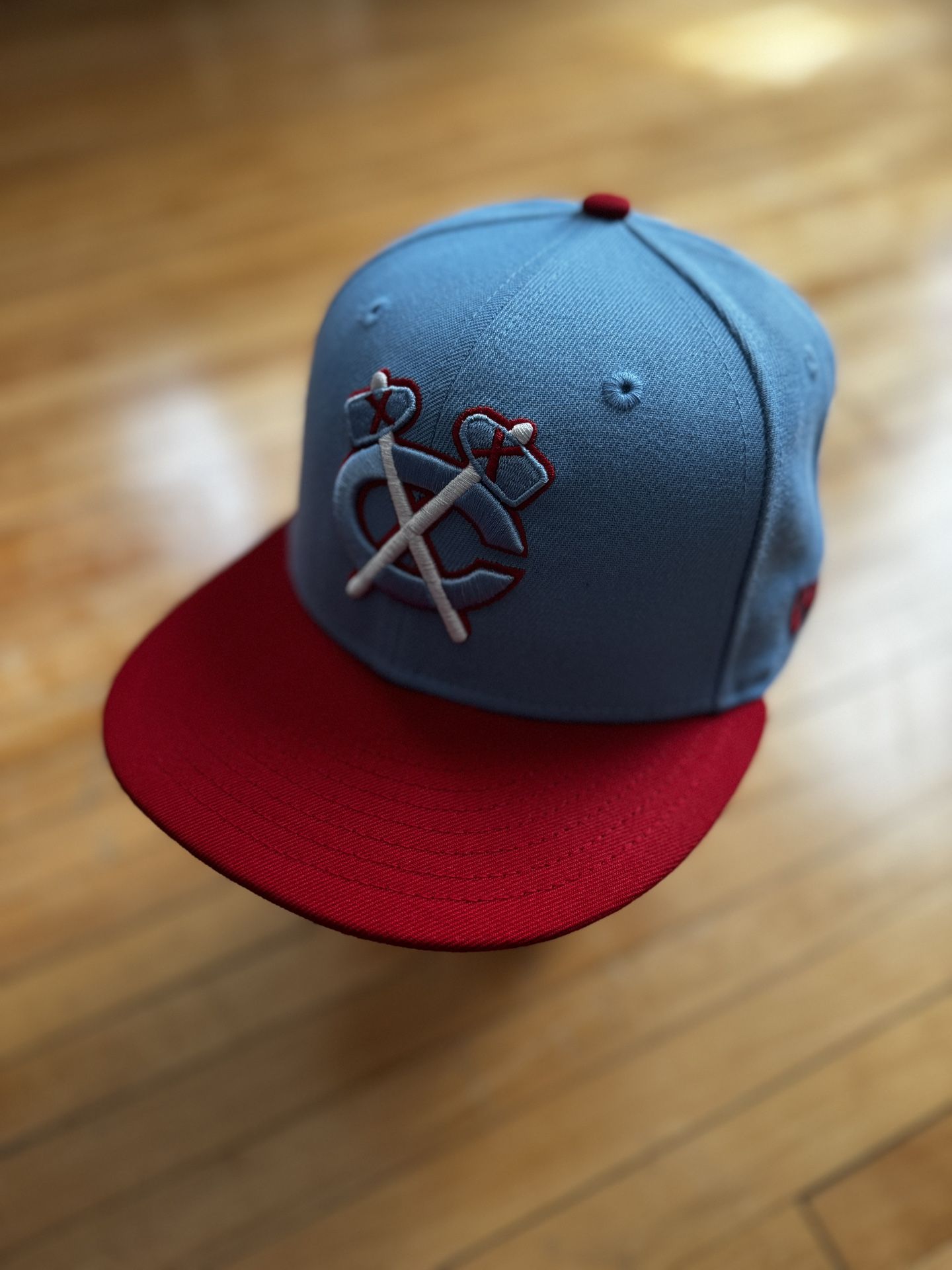 NWOT Chicago Blackhawks Tomahawks Logo Chicago Flag New Era Fitted Sz. 7 1/4