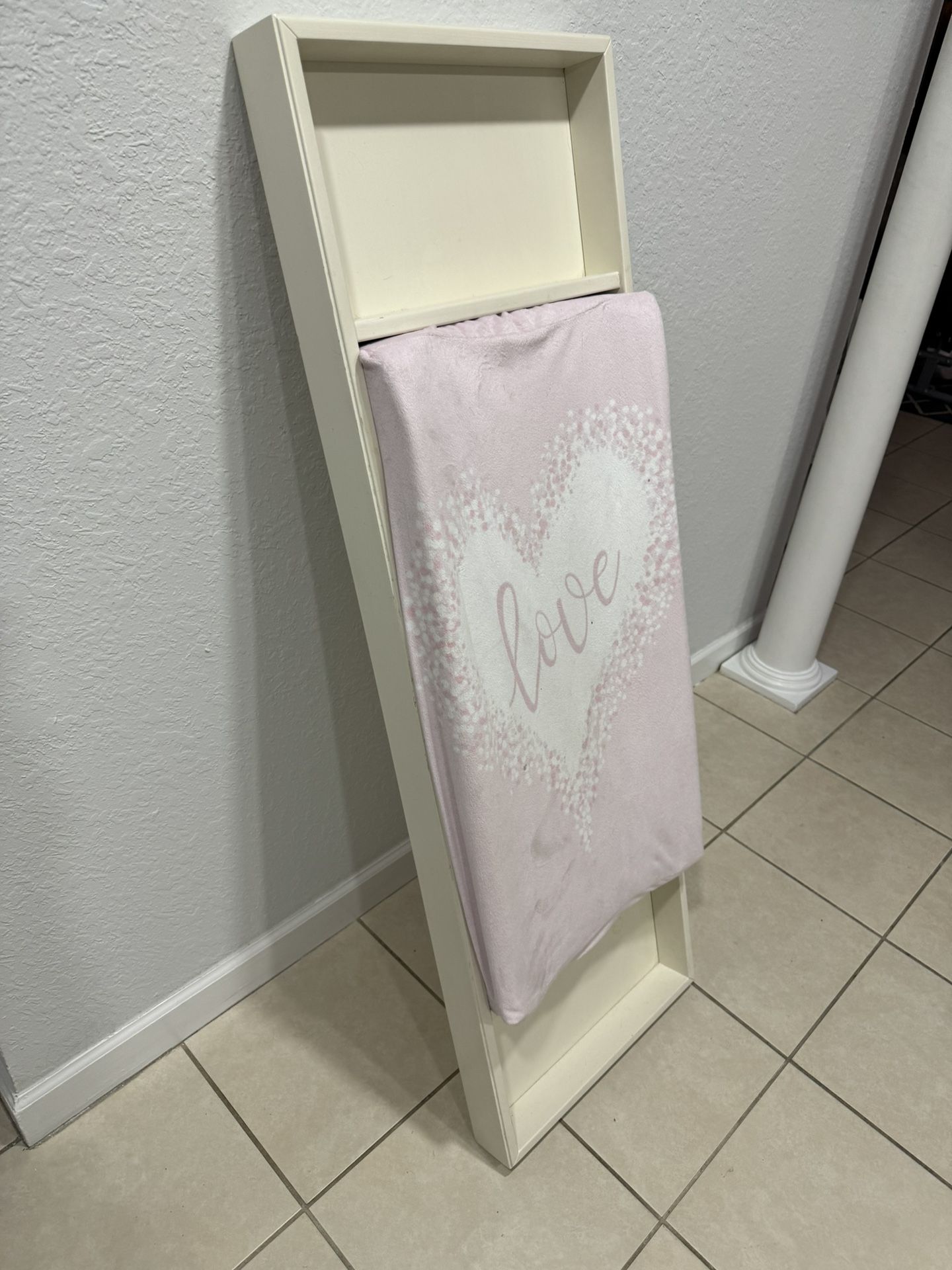 Baby diaper changing station. Good condition.