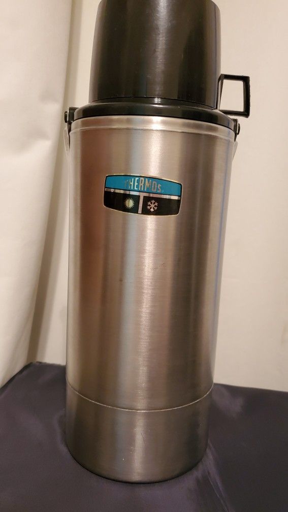 2Q Vintage Thermos 