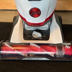 Vacuum-Hoover MaxLife Swivel XL Corded Upright - NEW CONDITION 