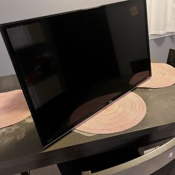  32" 720p LED TV With Roku